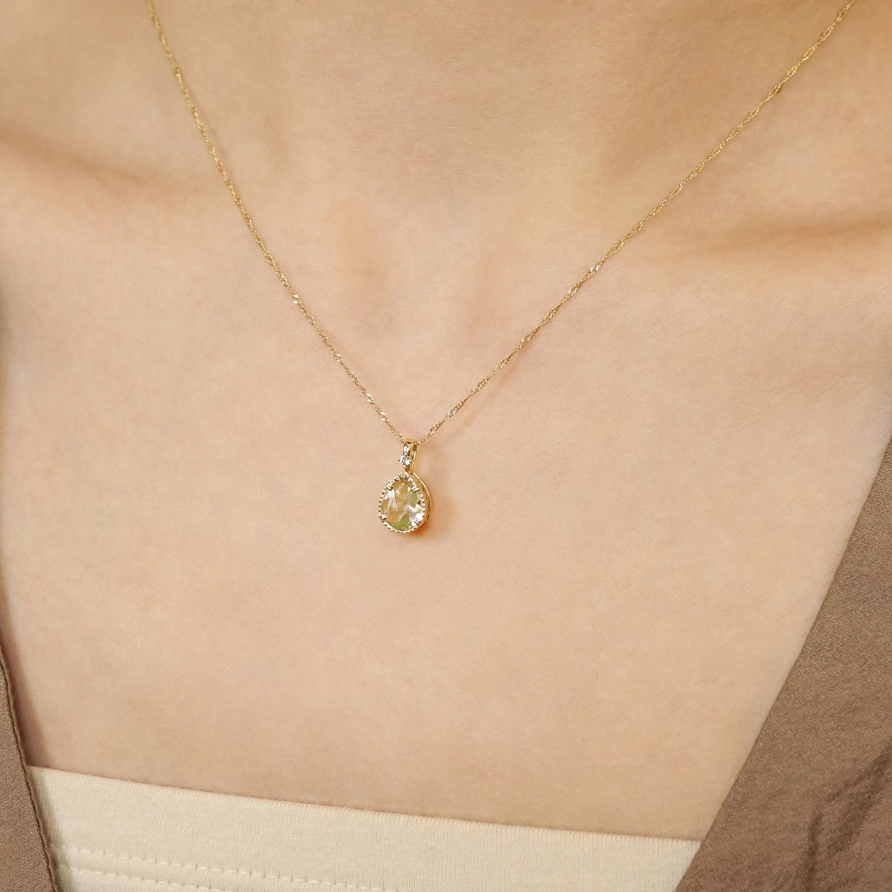 [GARDEN] 10K Green Quartz Plant Necklace Charm (Yellow Gold)