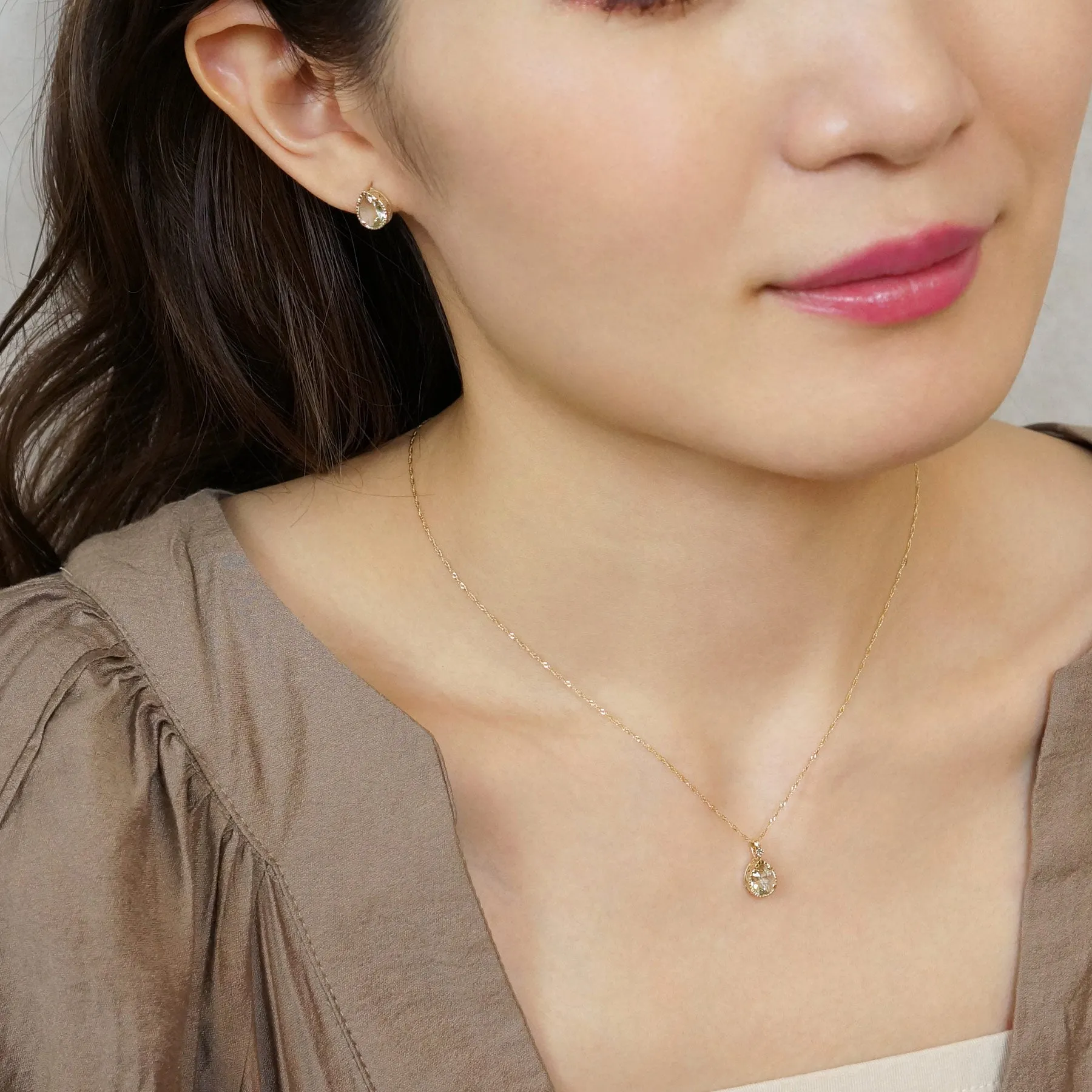 [GARDEN] 10K Green Quartz Plant Necklace Charm (Yellow Gold)