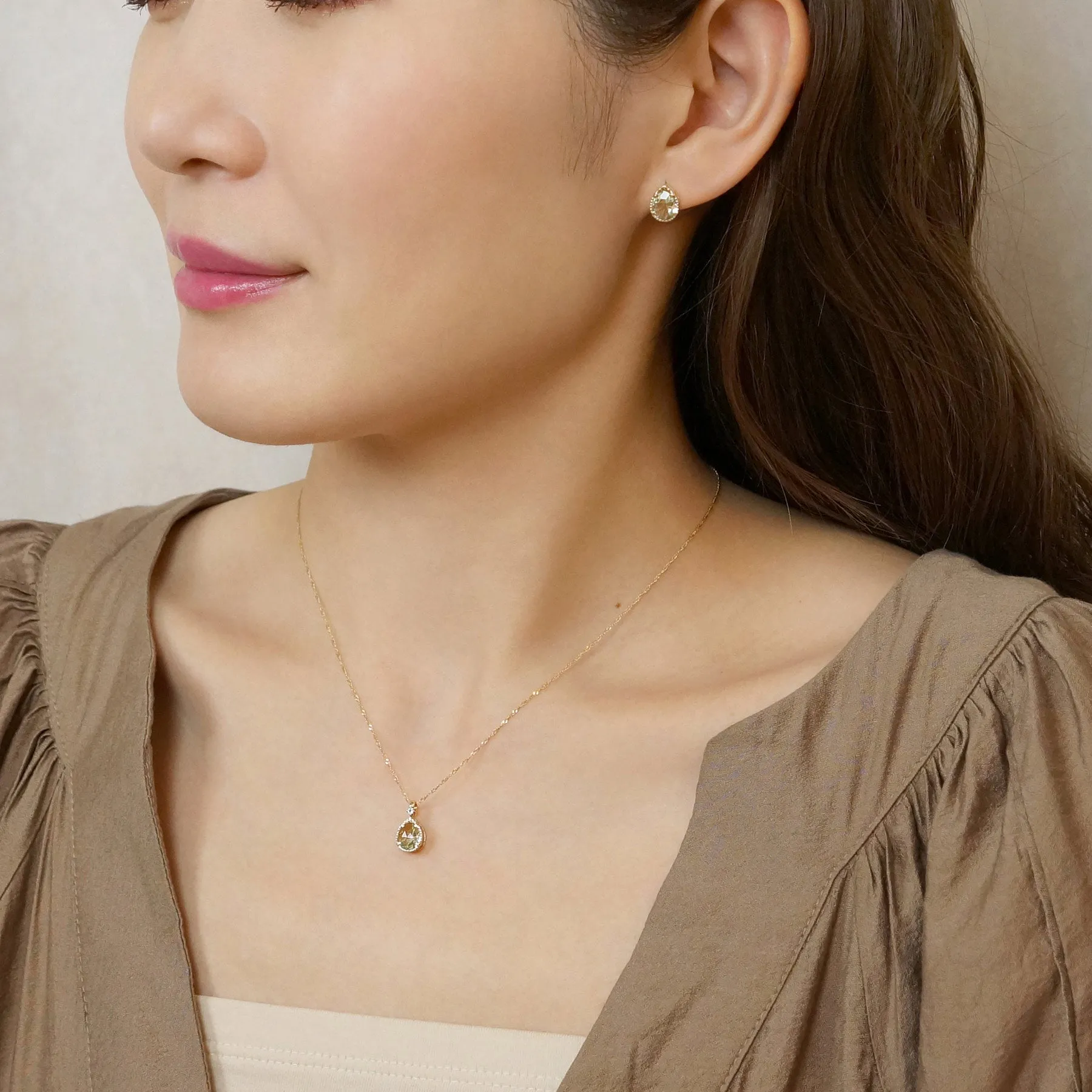 [GARDEN] 10K Green Quartz Plant Necklace Charm (Yellow Gold)